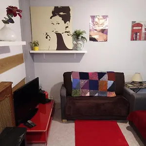 Familial Pour 1 A 5 Personnes De 42m2-rez De Chaussee-vues Sur Rue Et Patio Prive Ombrage - Sejour,chambre Separee,cuisine,salle De Bain,lit Double Et 2 Canapes Lits Depliant - Entree Cote Rue Berzelius-5 Minutes Du Metro Brocante ,bus 31, Paris